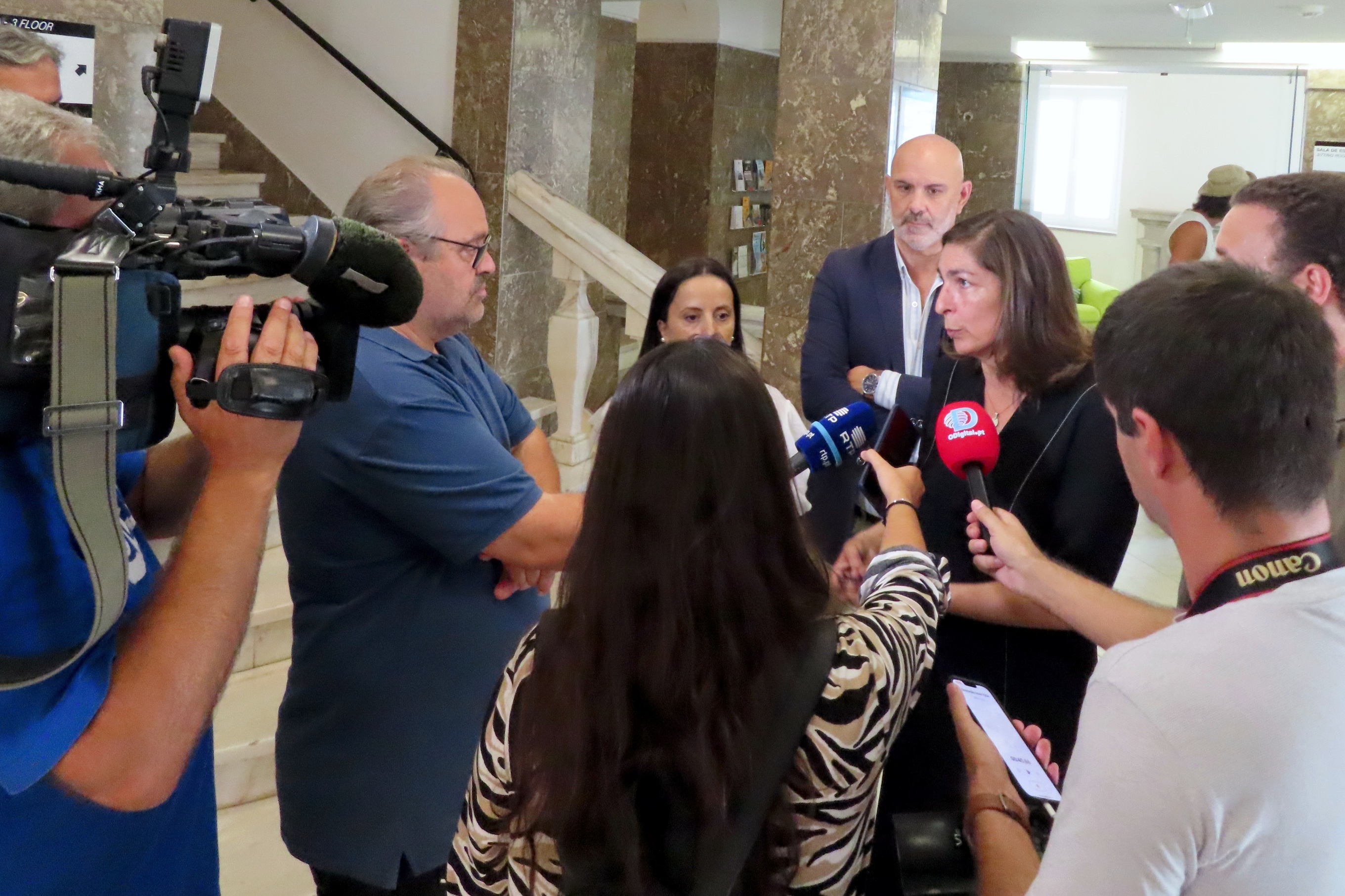 Jornalistas da «RTP» e de «ODigital», responsável da Pousada de Juventude de Évora, Rute Castro, Ministra Adjunta e dos Assuntos Parlamentares, Ana Catarina Mendes, Diretor Regional do Alentejo do IPDJ, Miguel Rasquinho.