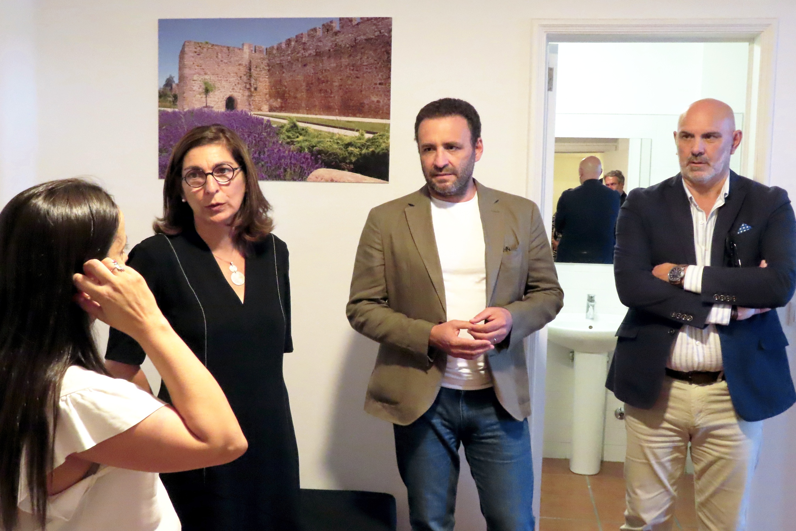 Responsável da Pousada de Juventude de Évora, Rute Castro, Ministra Adjunta e dos Assuntos Parlamentares, Ana Catarina Mendes, Presidente da Movijovem, Miguel Perestrello, Diretor Regional do Alentejo do IPDJ, Miguel Rasquinho.