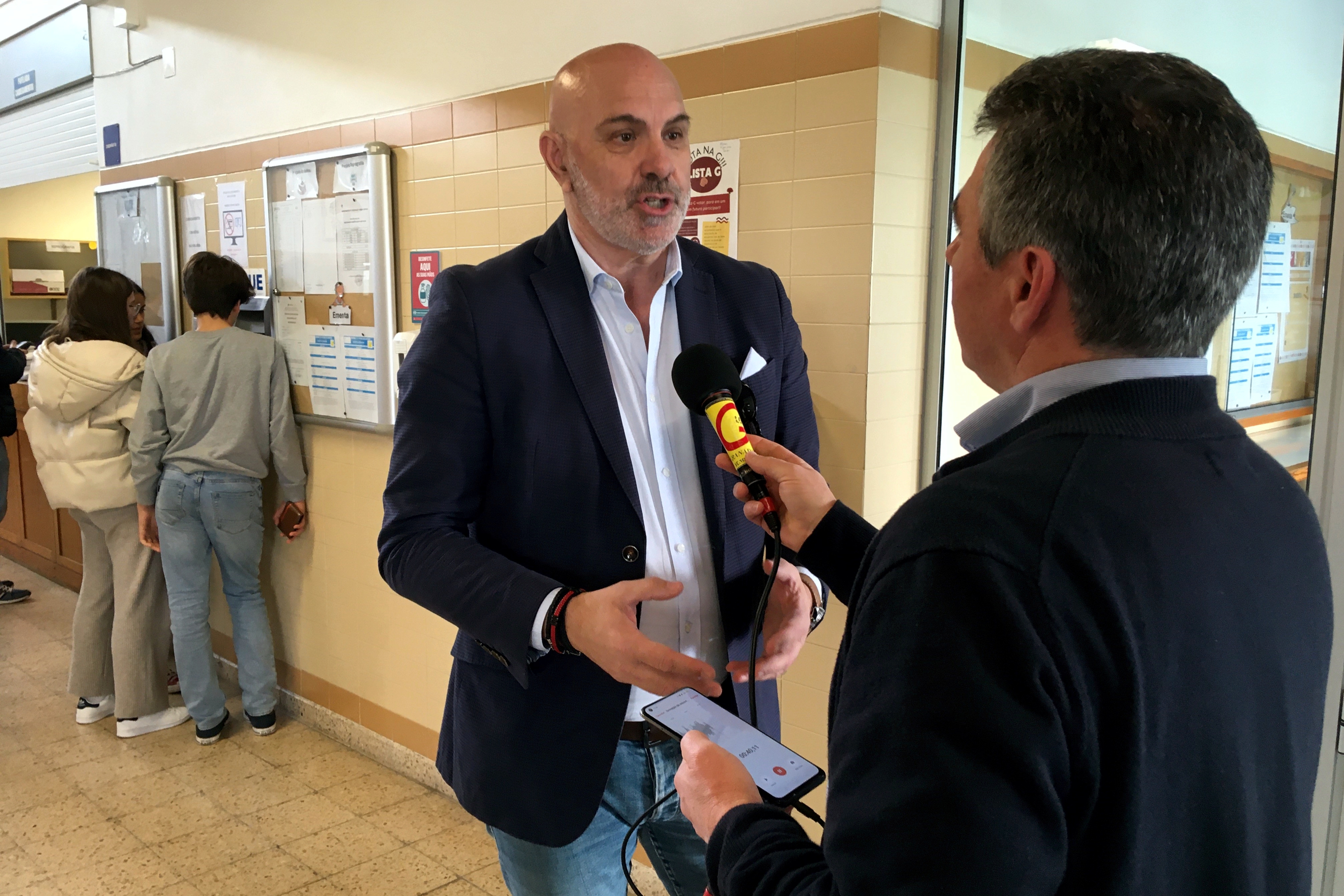 Miguel Rasquinho, diretor regional do Alentejo do IPDJ, a ser entrevistado pela Rádio Granada.