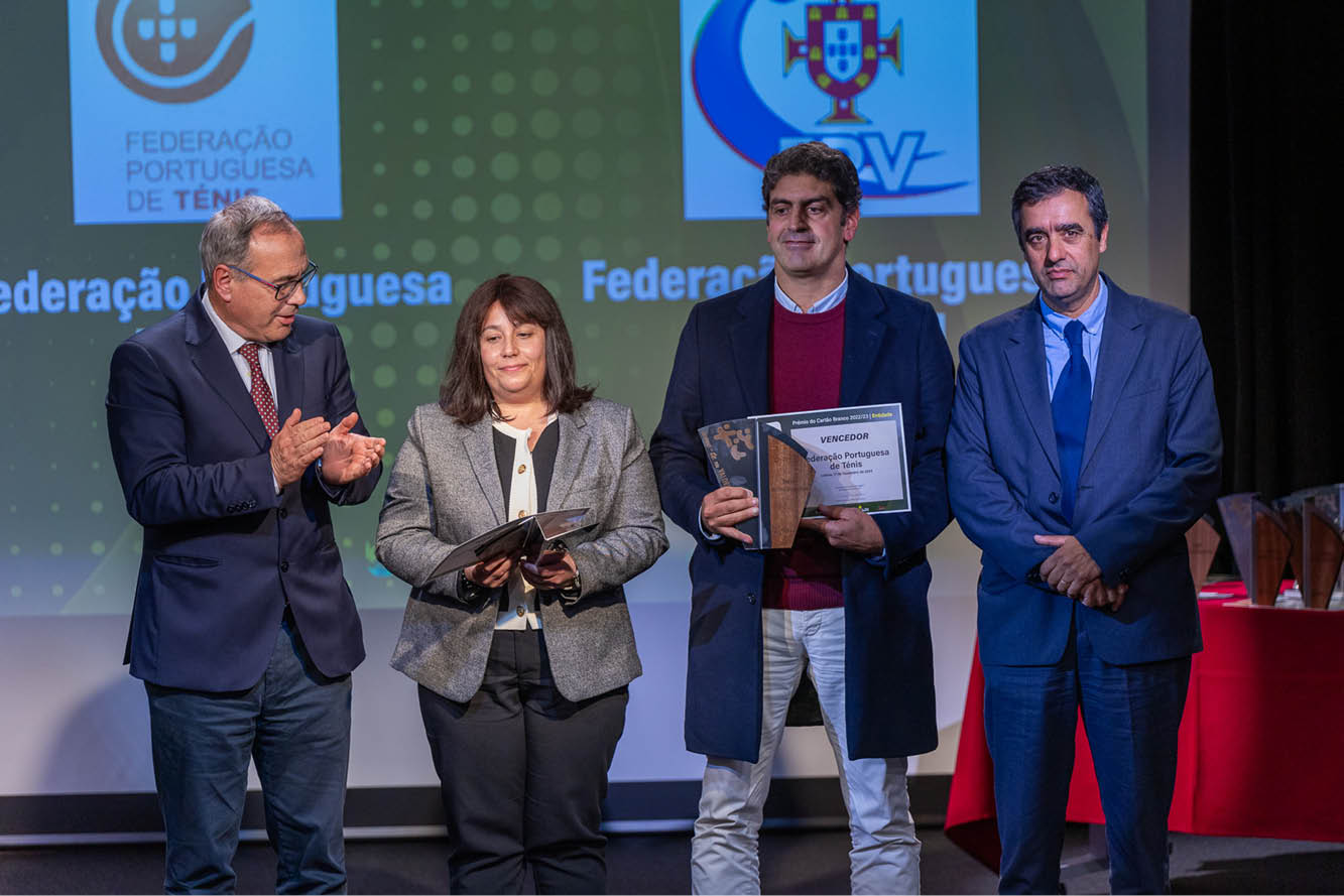 imagem com os vencedores da associação de voleibol  e de tenis