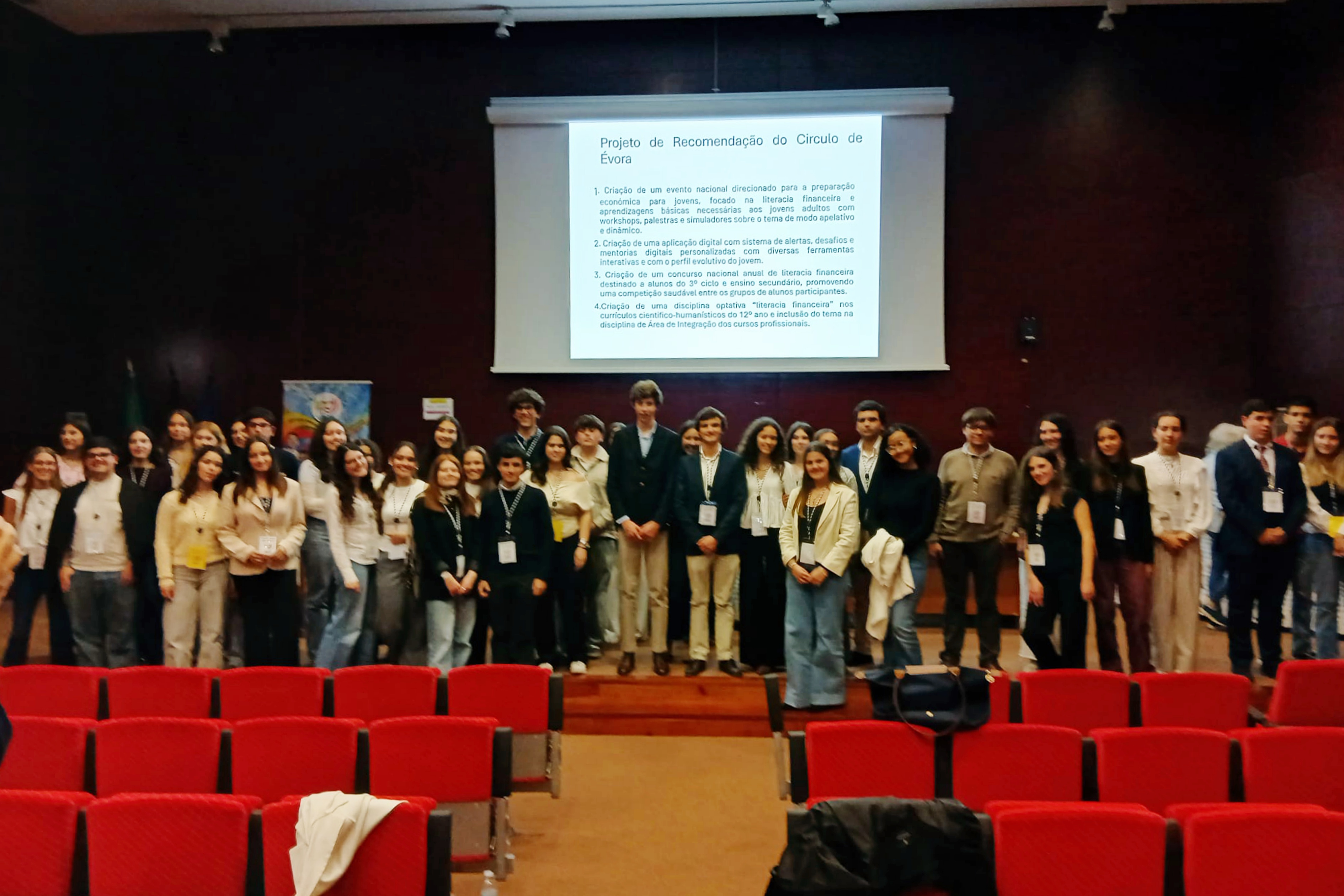 Foto do grupo de alunos das escolas participantes.