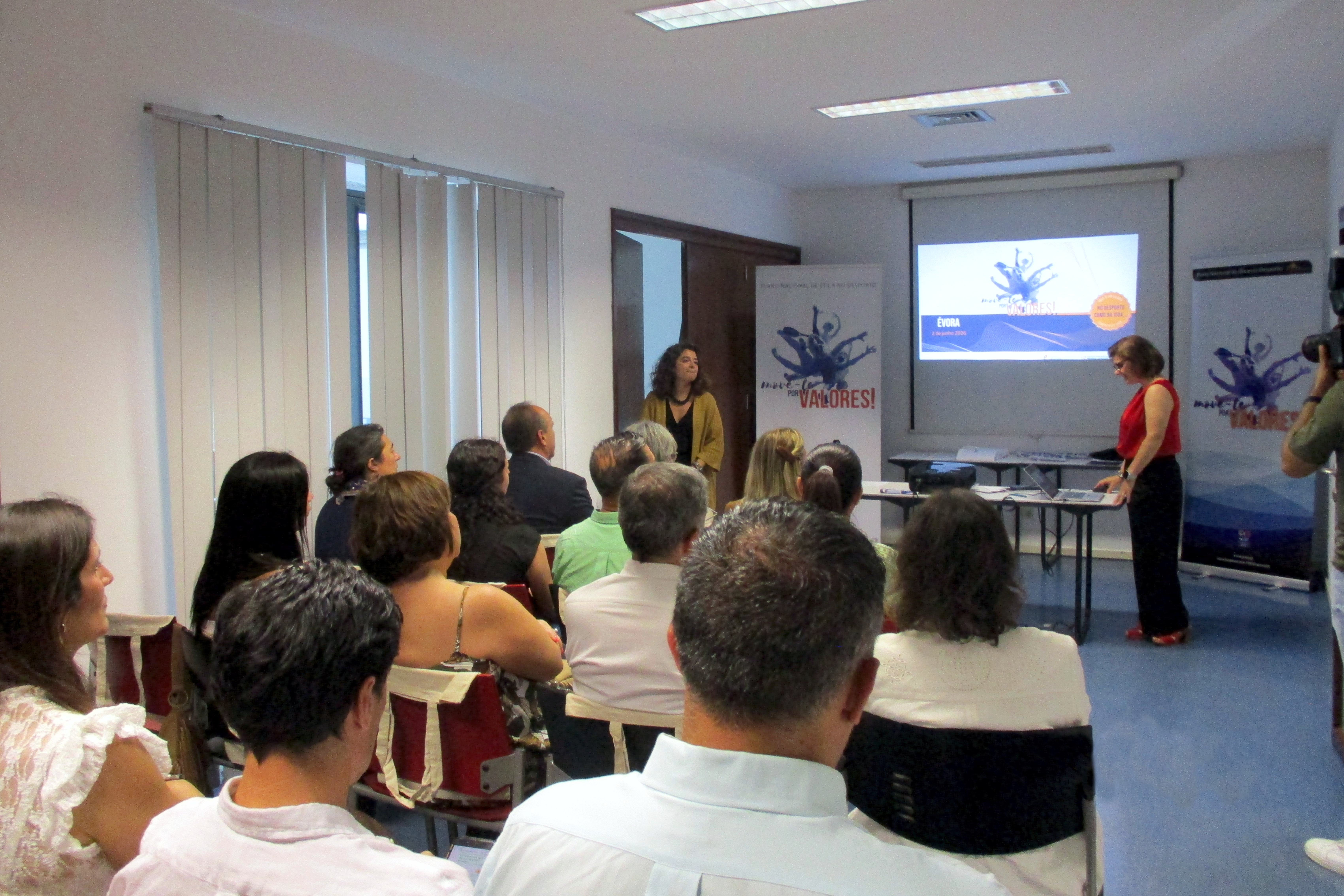 Apresentação da sessão pelas técnicas de desporto do IPDJ de Évora, Andreia Peixe e Rita Felício.