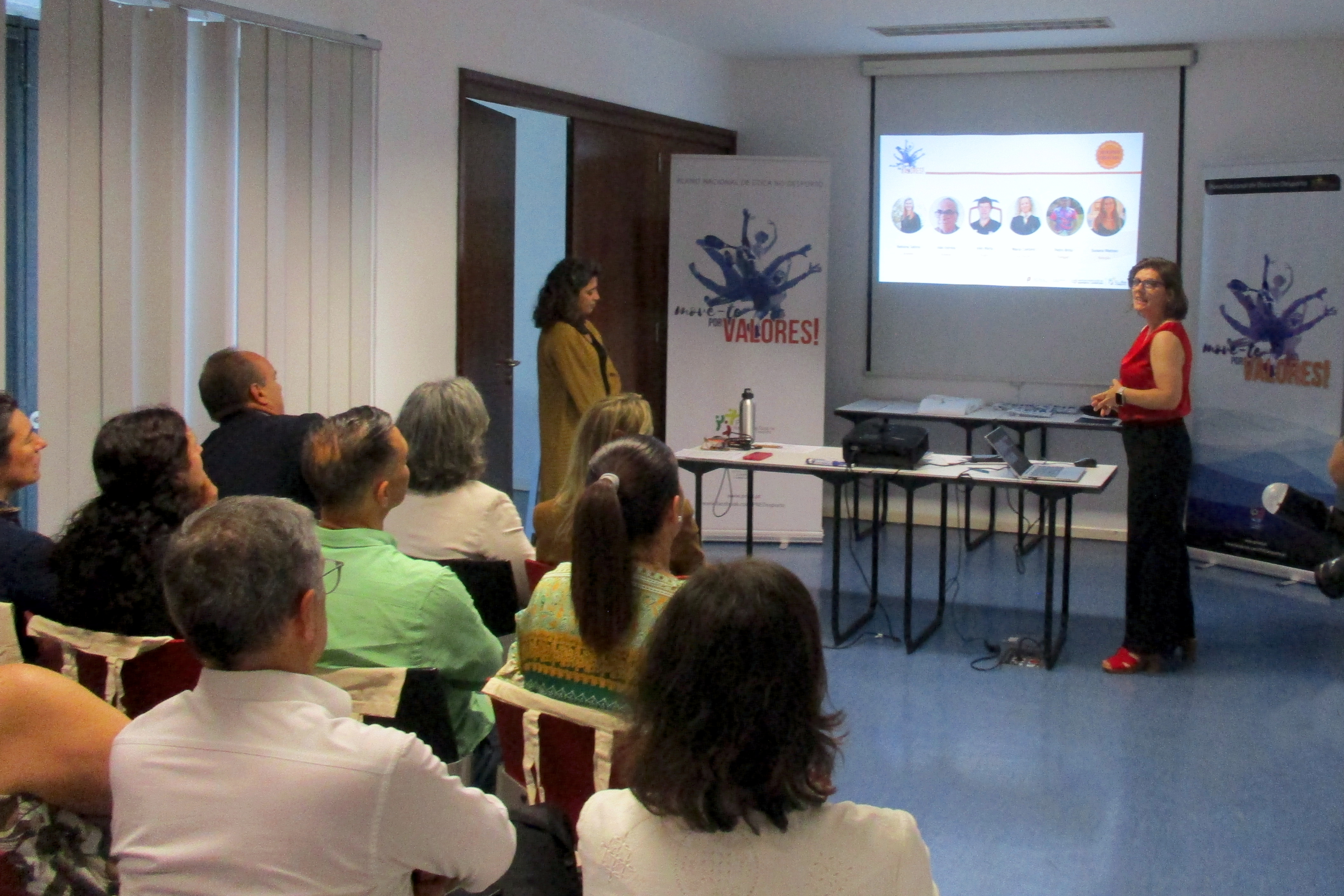 Apresentação da sessão pelas técnicas de desporto do IPDJ de Évora, Andreia Peixe e Rita Felício.