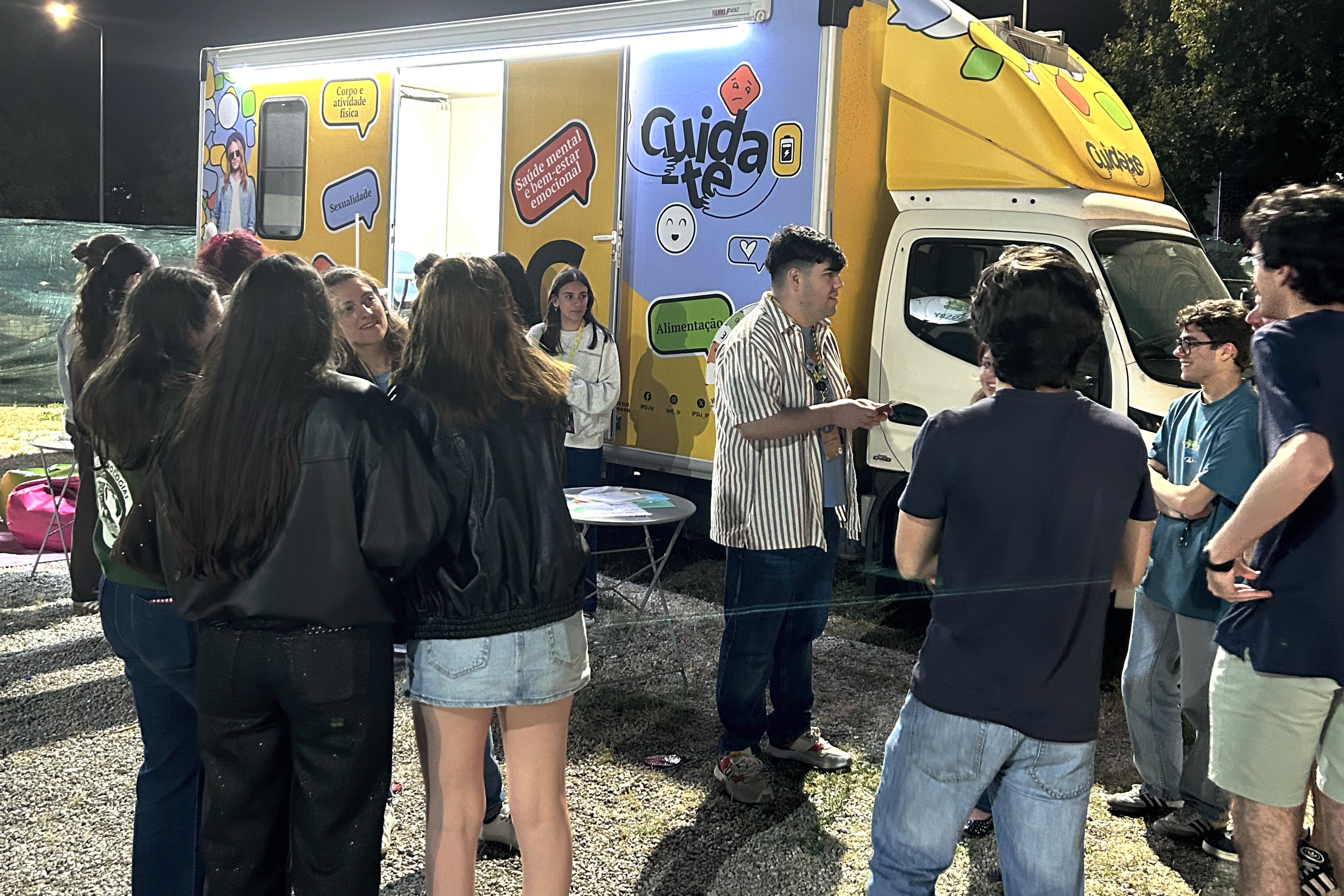 Jovens a participar nas atividades IPDJ, dinamizadas pelos profissionais de saúde do Programa Cuida-te.