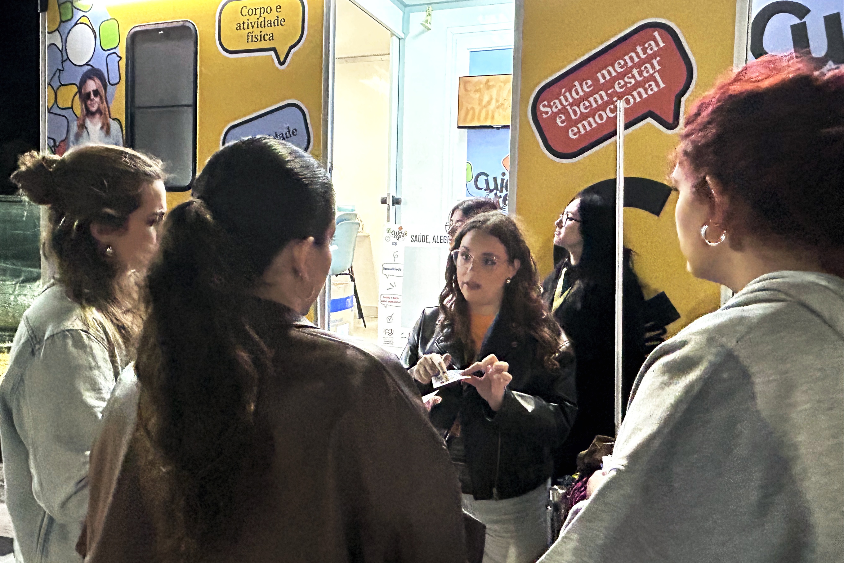 Jovens a participar nas atividades IPDJ, dinamizadas pelos profissionais de saúde do Programa Cuida-te.