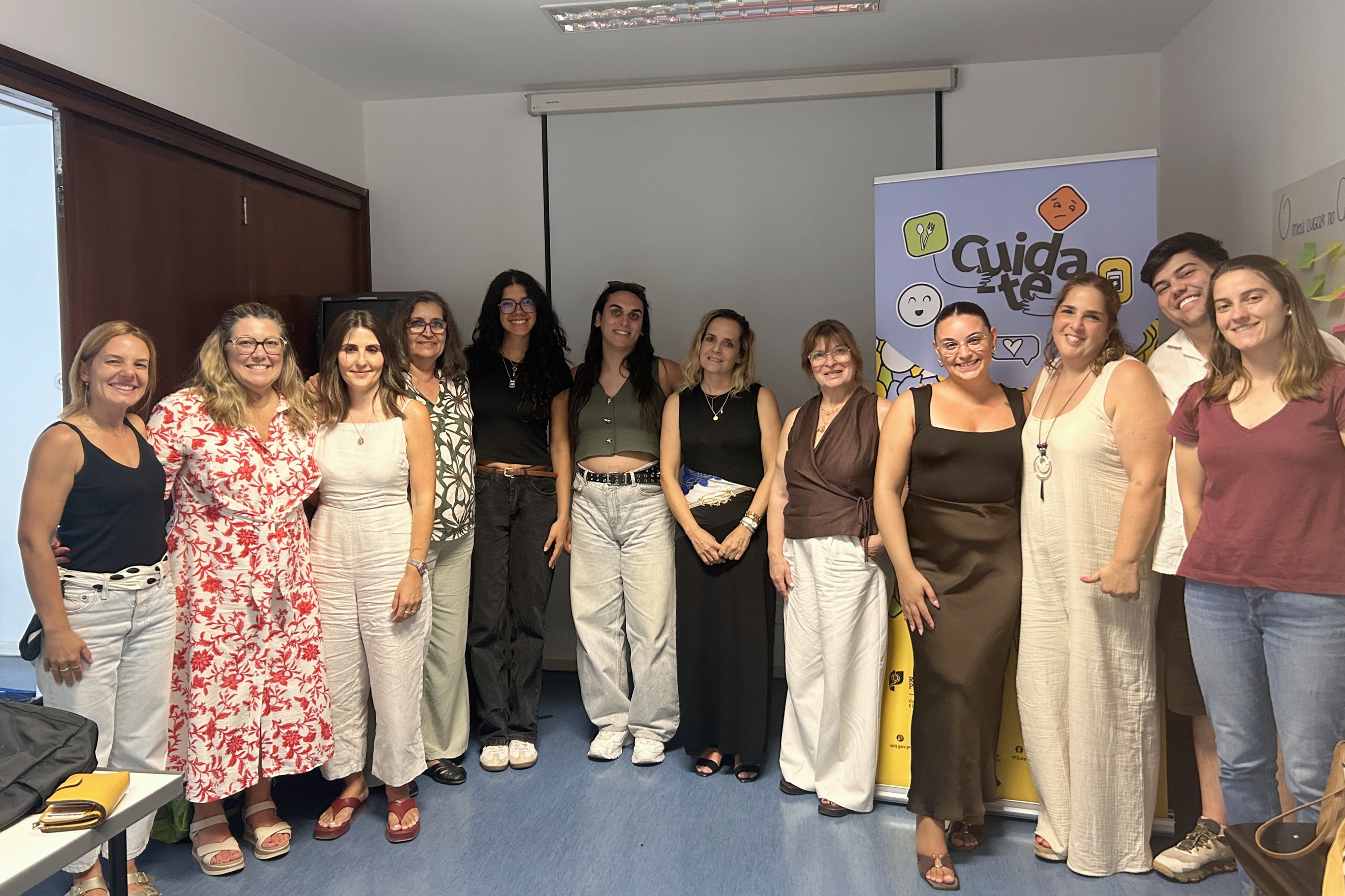 Participantes da atividade, com diretora regional do Alentejo do IPDJ, Maria Inês Guerreiro.